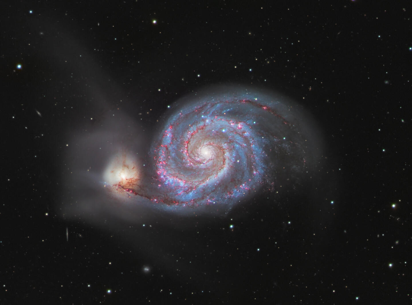 Interacting grand-design spiral galaxy with a Seyfert 2 active galactic nucleus located in the constellation Canes Venatici.